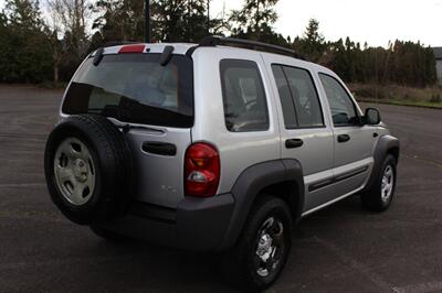 2004 Jeep Liberty Sport - Photo 4 - Salem, OR 97317