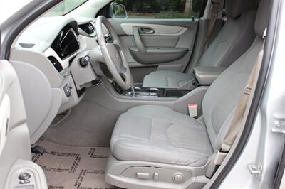 2017 Chevrolet Traverse LT   - Photo 10 - Salem, OR 97317
