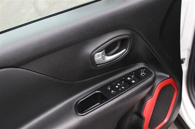 2015 Jeep Renegade Trailhawk   - Photo 11 - Salem, OR 97317