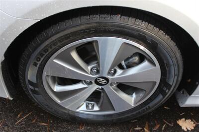 2012 Hyundai Sonata Hybrid - Photo 18 - Salem, OR 97317