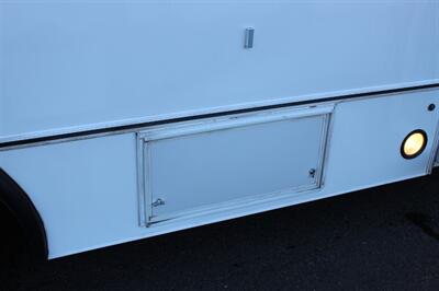 2015 Ford E-350 SD   - Photo 18 - Salem, OR 97317
