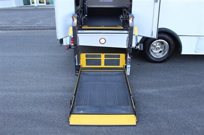 2015 Ford E-350 SD   - Photo 17 - Salem, OR 97317