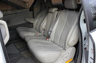 2012 Toyota Sienna XLE 8-Passenger - Photo 12 - Salem, OR 97317