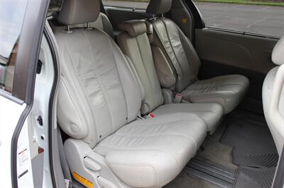 2012 Toyota Sienna XLE 8-Passenger - Photo 16 - Salem, OR 97317