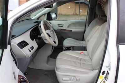 2012 Toyota Sienna XLE 8-Passenger - Photo 10 - Salem, OR 97317