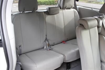 2012 Toyota Sienna XLE 8-Passenger - Photo 15 - Salem, OR 97317