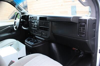 2017 Chevrolet Express 3500   - Photo 18 - Salem, OR 97317