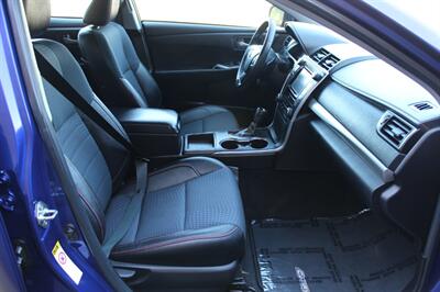 2015 Toyota Camry SE   - Photo 17 - Salem, OR 97317