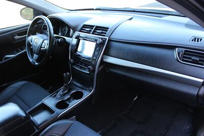 2015 Toyota Camry SE   - Photo 16 - Salem, OR 97317