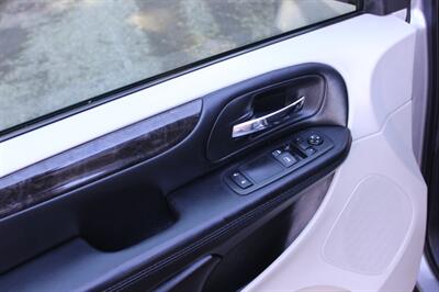 2016 Dodge Grand Caravan American Value Package   - Photo 11 - Salem, OR 97317