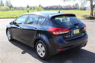 2018 Kia Forte5 LX   - Photo 3 - Salem, OR 97317