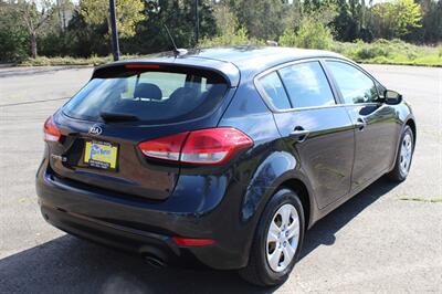 2018 Kia Forte5 LX   - Photo 4 - Salem, OR 97317