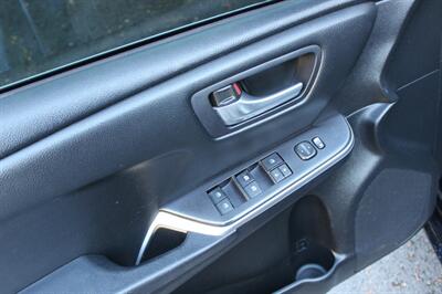 2015 Toyota Camry SE   - Photo 12 - Salem, OR 97317