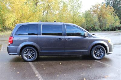 2017 Dodge Grand Caravan Passenger SXT   - Photo 5 - Salem, OR 97317