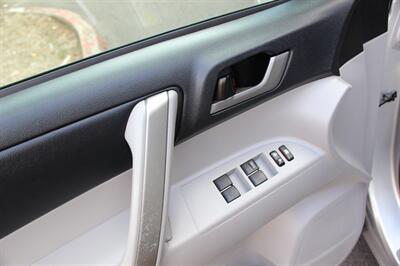 2012 Toyota Highlander - Photo 11 - Salem, OR 97317