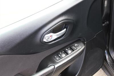 2015 Jeep Cherokee Sport   - Photo 11 - Salem, OR 97317