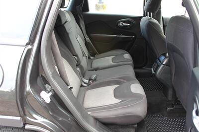 2015 Jeep Cherokee Sport   - Photo 16 - Salem, OR 97317