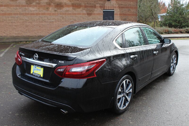 2017 Nissan Altima 2.5 SR photo 4