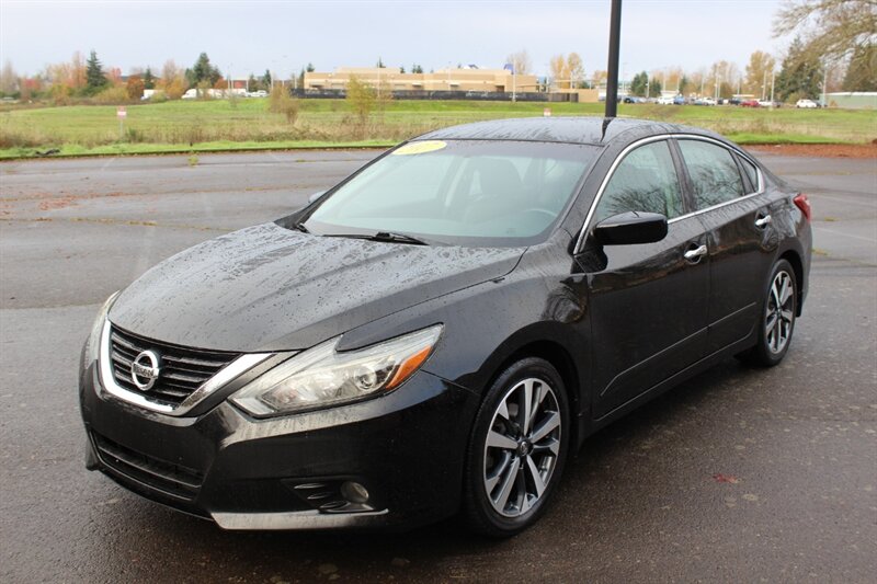 2017 Nissan Altima 2.5 SR photo 2