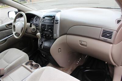 2006 Toyota Sienna CE 8 Passenger   - Photo 19 - Salem, OR 97317