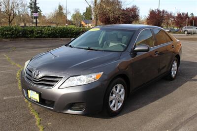 2011 Toyota Camry LE   - Photo 2 - Salem, OR 97317