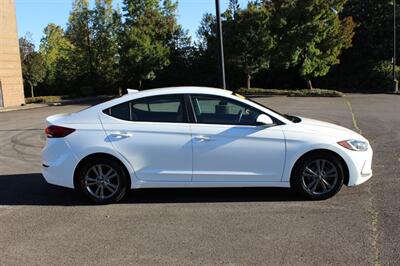 2017 Hyundai ELANTRA SE - Photo 5 - Salem, OR 97317