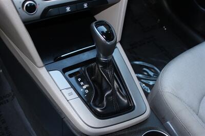 2017 Hyundai ELANTRA SE - Photo 12 - Salem, OR 97317