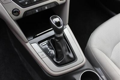 2018 Hyundai ELANTRA SEL   - Photo 12 - Salem, OR 97317
