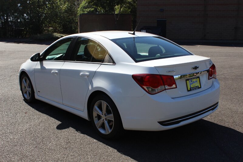 2014 Chevrolet Cruze photo 3
