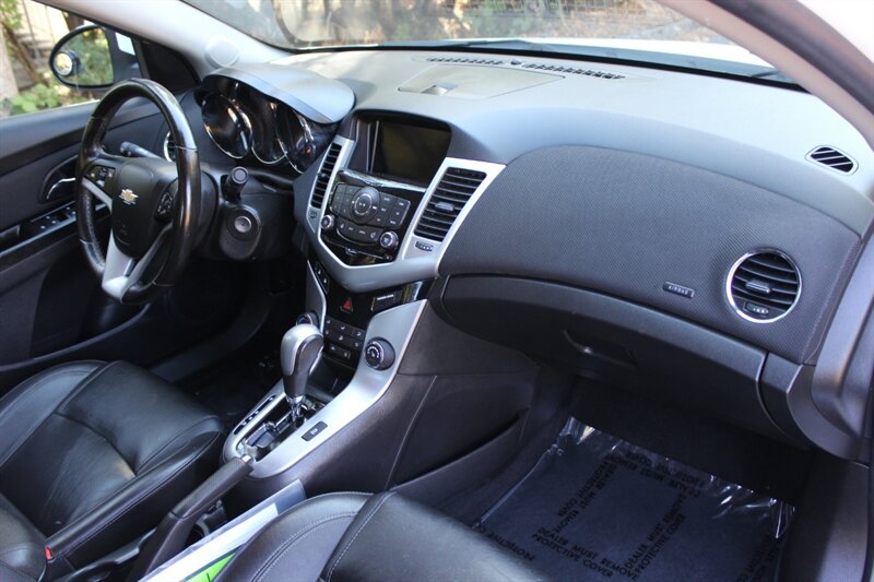 2014 Chevrolet Cruze photo 16