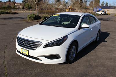 2017 Hyundai Sonata SE   - Photo 2 - Salem, OR 97317