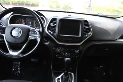 2018 Jeep Cherokee Latitude Plus   - Photo 14 - Salem, OR 97317