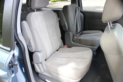 2012 Kia Sedona LX - Photo 17 - Salem, OR 97317