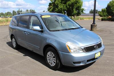 2012 Kia Sedona LX - Photo 1 - Salem, OR 97317