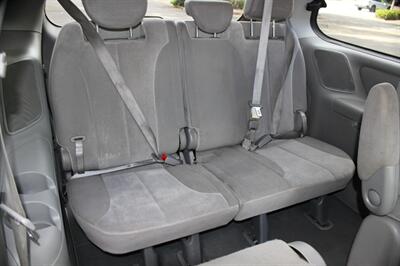 2012 Kia Sedona LX - Photo 16 - Salem, OR 97317