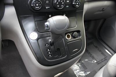 2012 Kia Sedona LX - Photo 12 - Salem, OR 97317