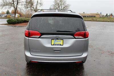 2017 Chrysler Pacifica Touring-L   - Photo 8 - Salem, OR 97317