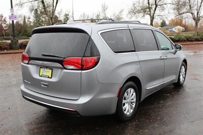 2017 Chrysler Pacifica Touring-L   - Photo 4 - Salem, OR 97317