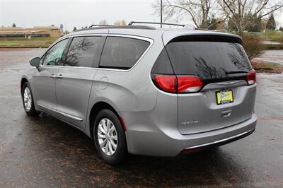 2017 Chrysler Pacifica Touring-L   - Photo 3 - Salem, OR 97317