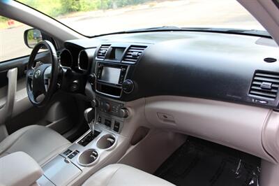 2013 Toyota Highlander   - Photo 19 - Salem, OR 97317
