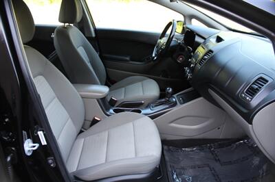 2014 Kia Forte EX   - Photo 17 - Salem, OR 97317