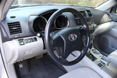 2012 Toyota Highlander SE   - Photo 9 - Salem, OR 97317