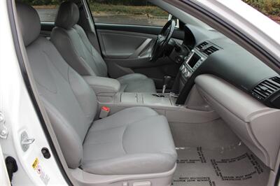2011 Toyota Camry SE V6   - Photo 17 - Salem, OR 97317