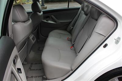 2011 Toyota Camry SE V6   - Photo 13 - Salem, OR 97317