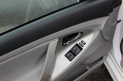2011 Toyota Camry SE V6   - Photo 11 - Salem, OR 97317