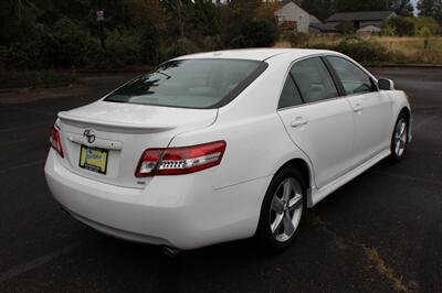 2011 Toyota Camry SE V6   - Photo 4 - Salem, OR 97317