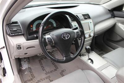2011 Toyota Camry SE V6   - Photo 9 - Salem, OR 97317
