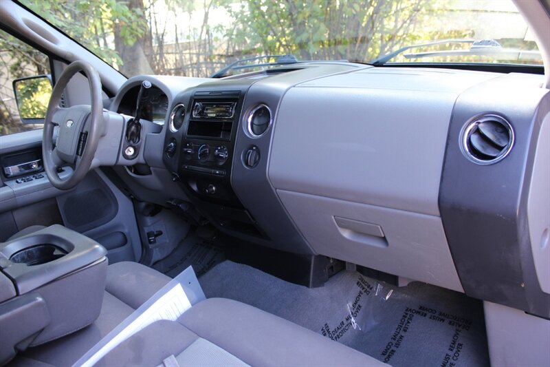 2005 Ford F-150 XLT photo 15