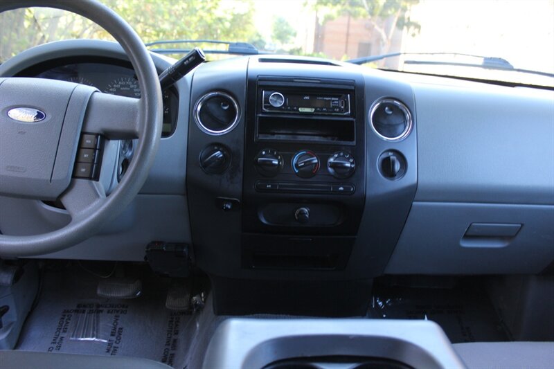 2005 Ford F-150 XLT photo 13