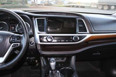 2017 Toyota Highlander Limited   - Photo 14 - Salem, OR 97317